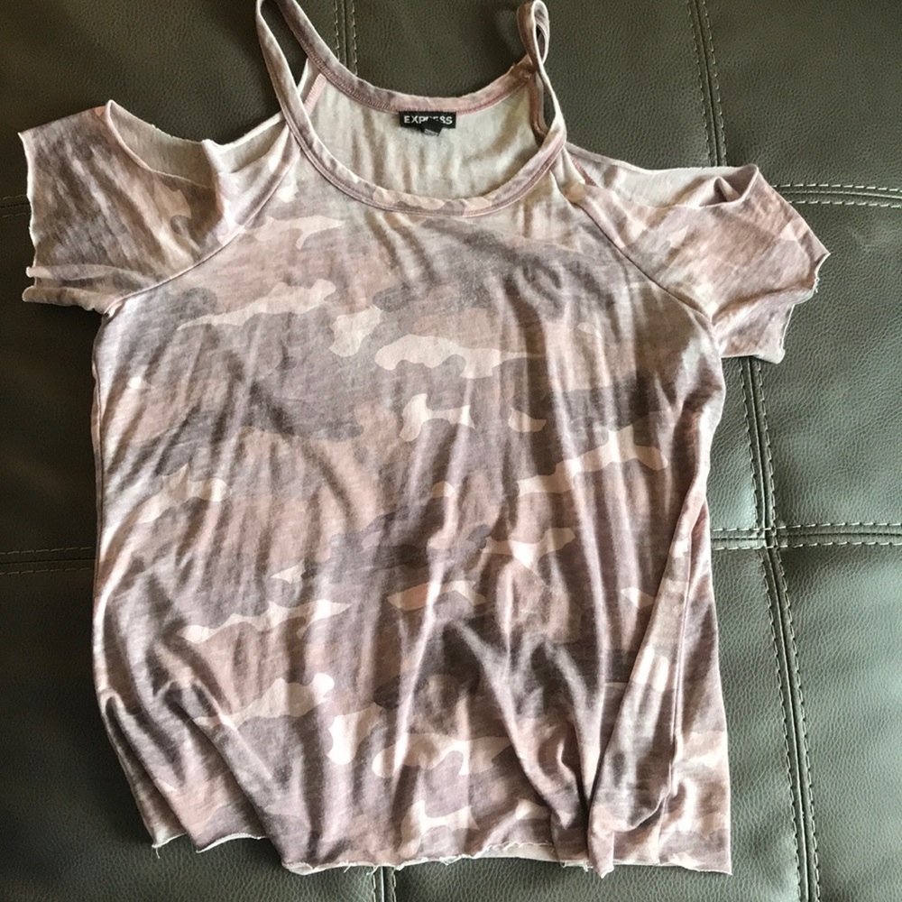 Express shoulder cut tee